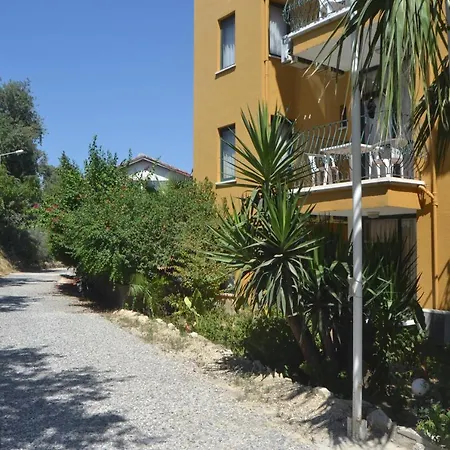 Begonville 3*